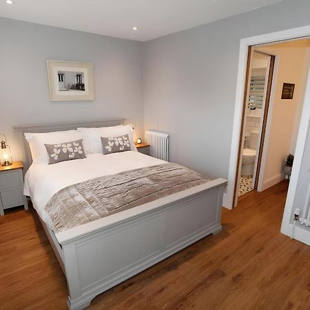 Tucked Away, Beach Access Sleeps 4 The Mumbles Exterior photo